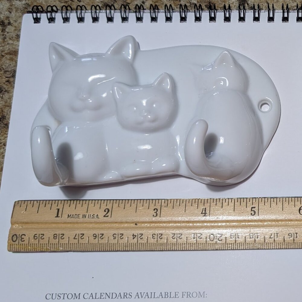Avon Ceramic cat hooks and tea bag holder